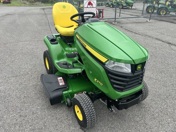 Image of John Deere X370 equipment image 3