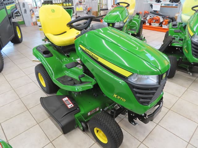 Image of John Deere X370 equipment image 1