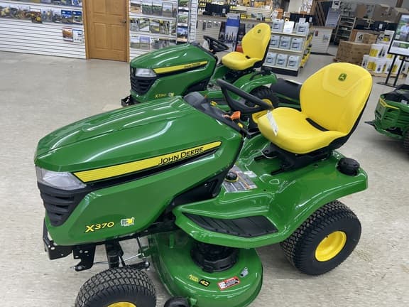 Image of John Deere X370 equipment image 1