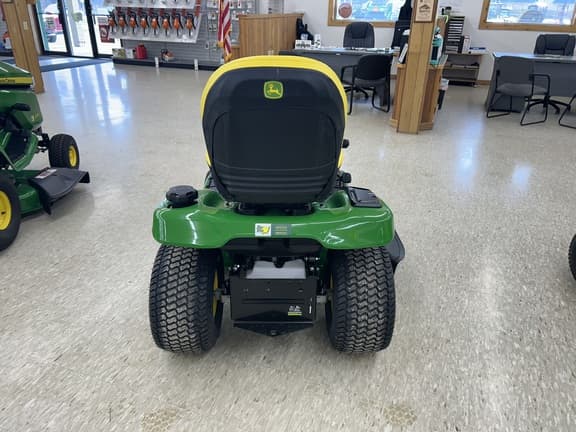 Image of John Deere X370 equipment image 3