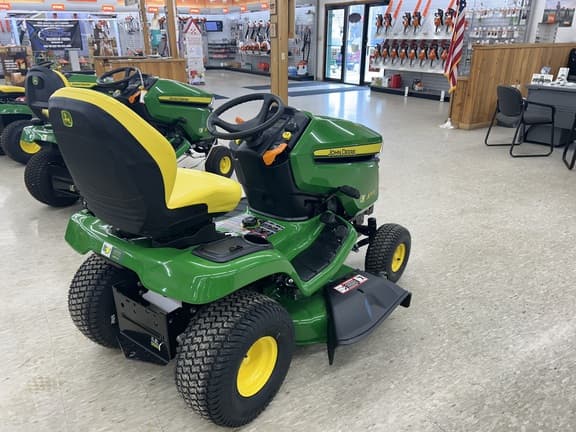 Image of John Deere X370 equipment image 4
