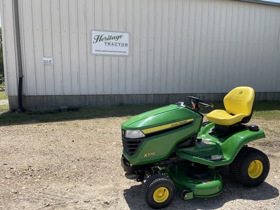 Image of John Deere X370 equipment image 1