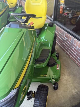 Image of John Deere X380 equipment image 1