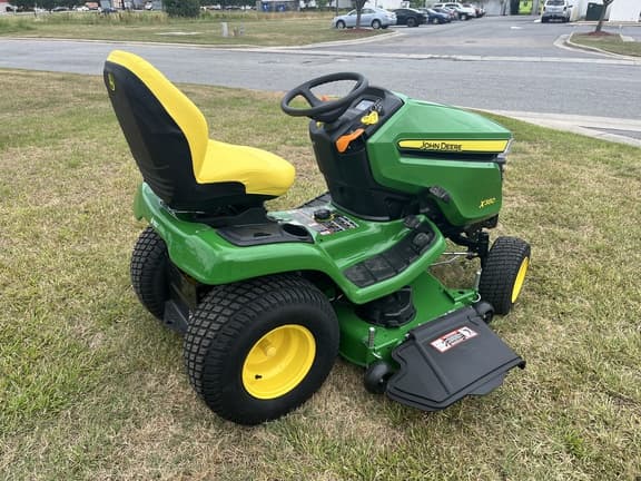 Image of John Deere X380 equipment image 4