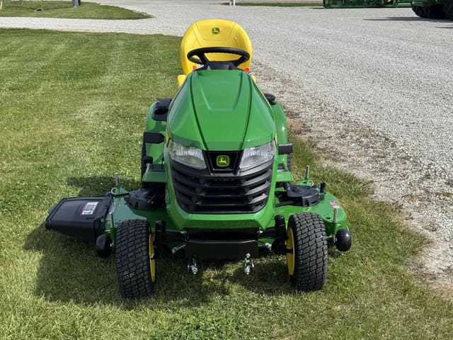 Image of John Deere X380 equipment image 3