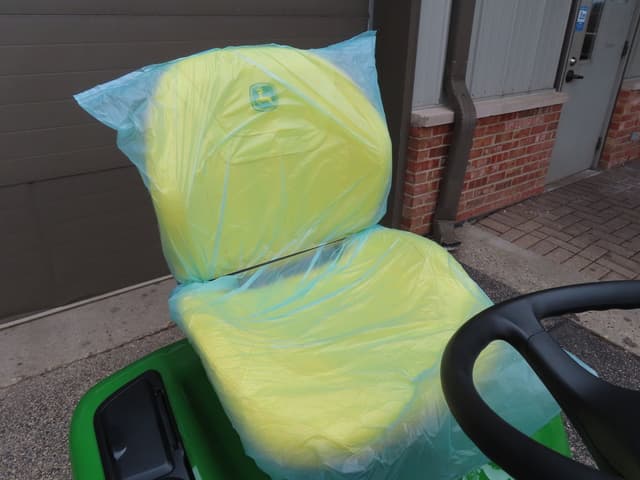 Image of John Deere X380 equipment image 4