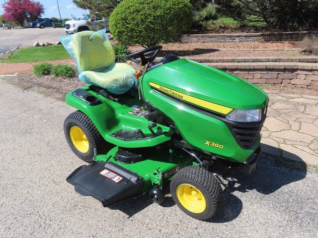 Image of John Deere X380 equipment image 1