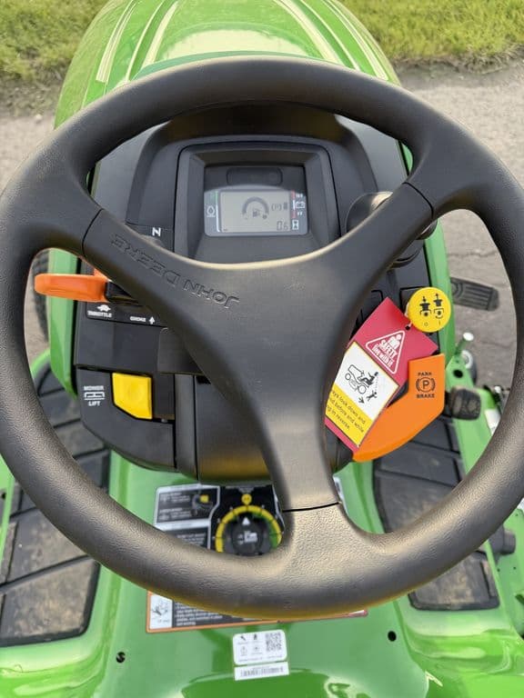 Image of John Deere X390 equipment image 4