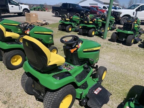 Image of John Deere X390 equipment image 1