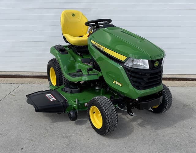 Image of John Deere X390 equipment image 3