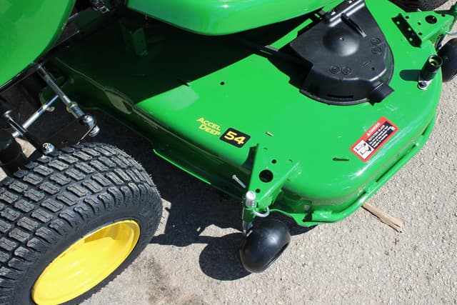 Image of John Deere X390 equipment image 4