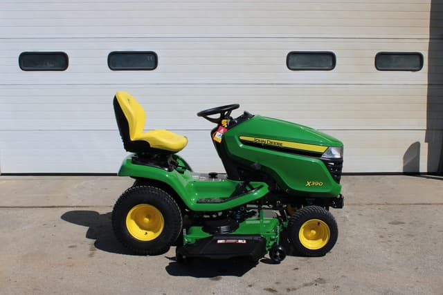 Image of John Deere X390 equipment image 1