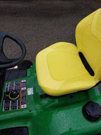 Image of John Deere X390 equipment image 4
