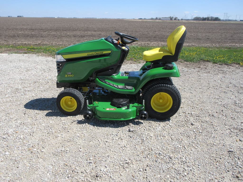 Image of John Deere X390 Image 0
