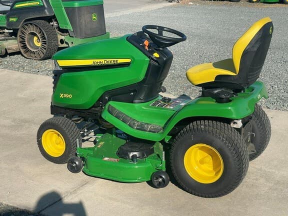 Image of John Deere X390 equipment image 1
