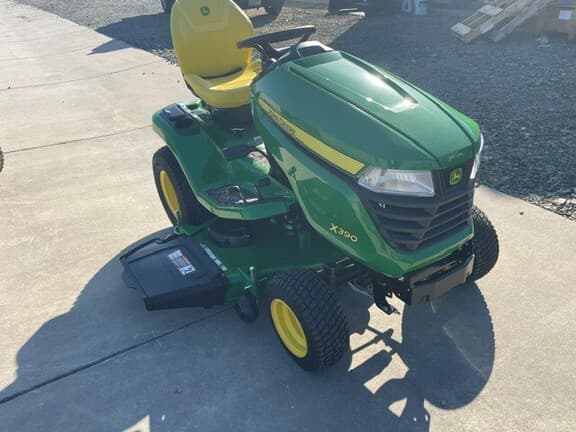 Image of John Deere X390 equipment image 3