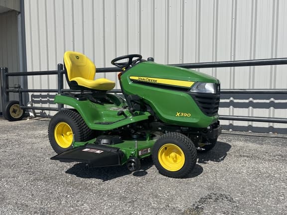 Image of John Deere X390 equipment image 4