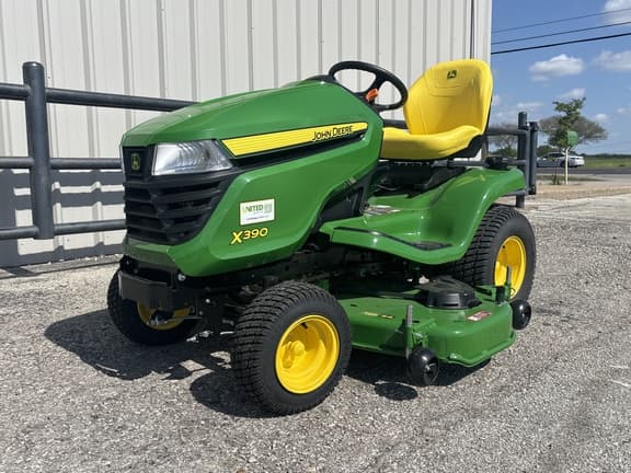 Image of John Deere X390 equipment image 1