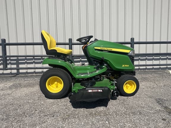 Image of John Deere X390 equipment image 3