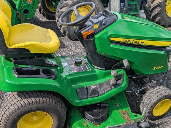 Image of John Deere X390 equipment image 1