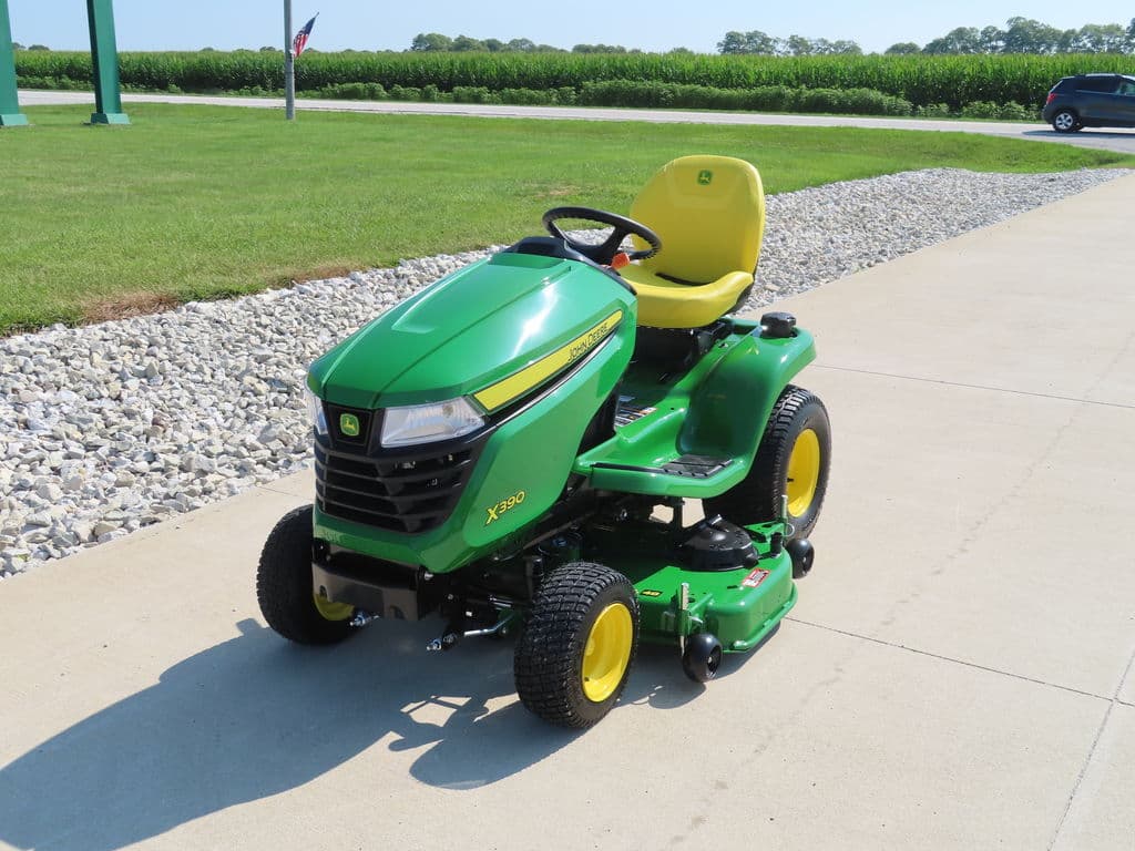 Image of John Deere X390 Image 0