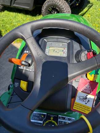Image of John Deere X390 equipment image 4