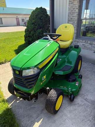Image of John Deere X390 equipment image 1