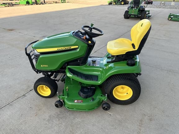 Image of John Deere X390 equipment image 3