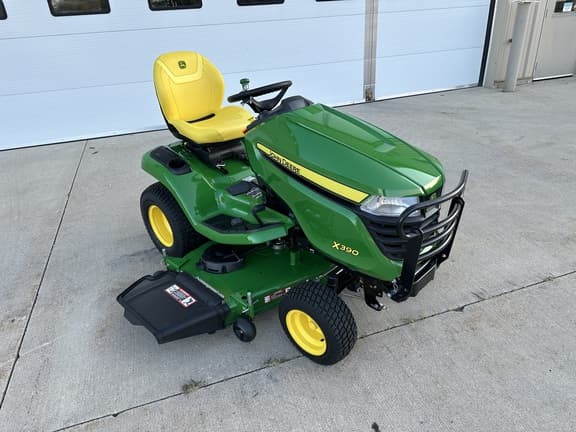 Image of John Deere X390 equipment image 1