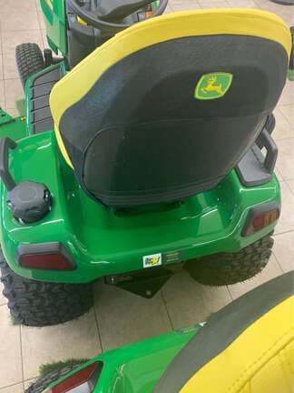 Image of John Deere X580 equipment image 3