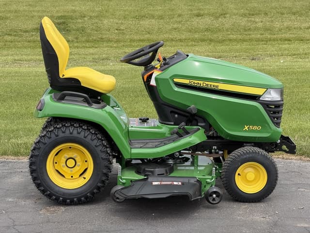 Image of John Deere X580 equipment image 3