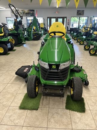 Image of John Deere X580 equipment image 3