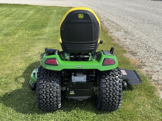 Image of John Deere X580 equipment image 4