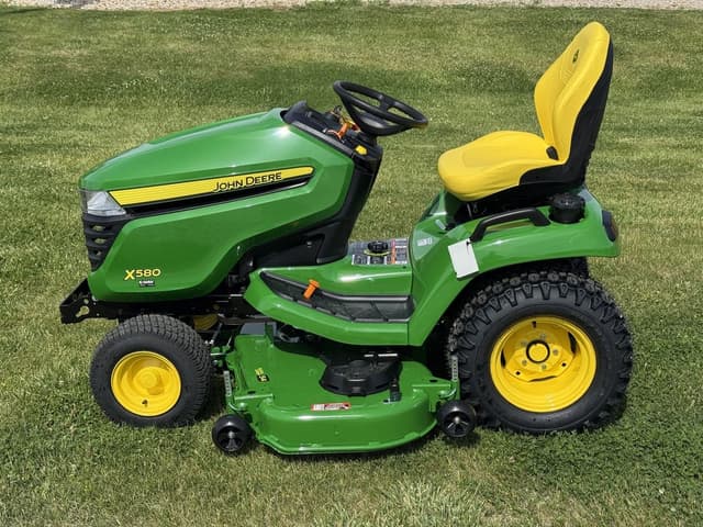 Image of John Deere X580 equipment image 1