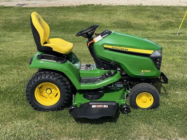Image of John Deere X580 equipment image 2