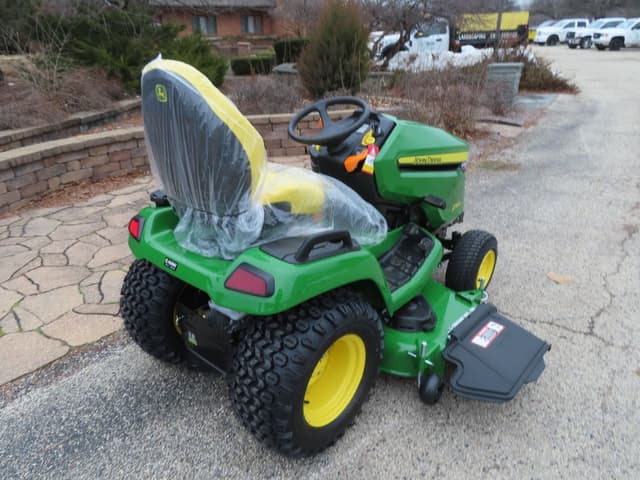 Image of John Deere X580 equipment image 2