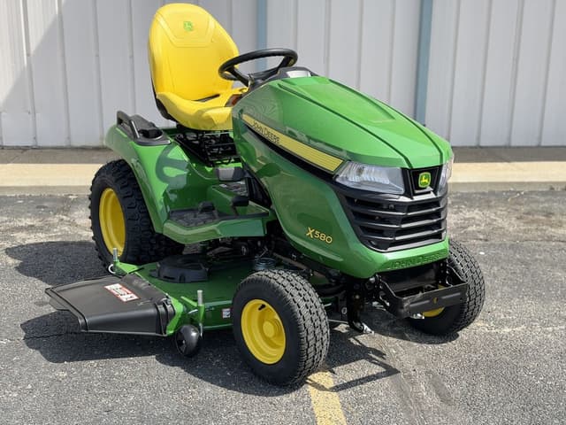 Image of John Deere X580 equipment image 3