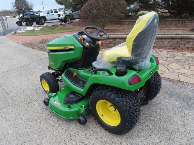 Image of John Deere X580 equipment image 3