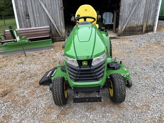 Image of John Deere X580 equipment image 3