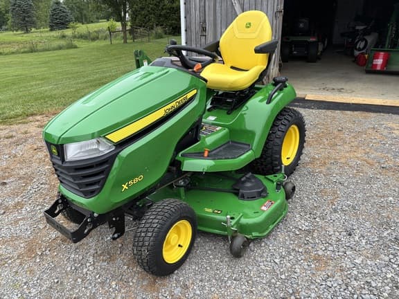 Image of John Deere X580 equipment image 2
