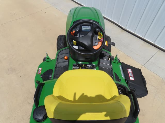 Image of John Deere X580 equipment image 4