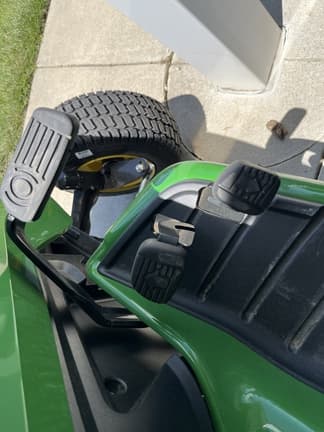 Image of John Deere X584 equipment image 2