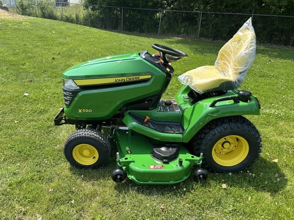 Image of John Deere X590 equipment image 4