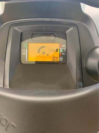 Image of John Deere X590 equipment image 4