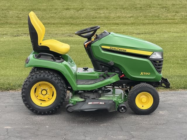 Image of John Deere X590 equipment image 3