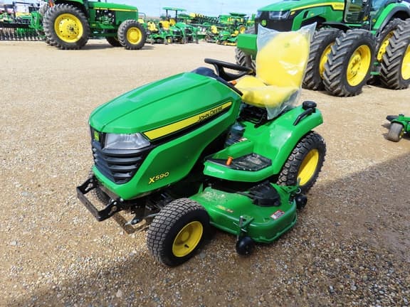 Image of John Deere X590 equipment image 3
