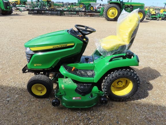 Image of John Deere X590 equipment image 4