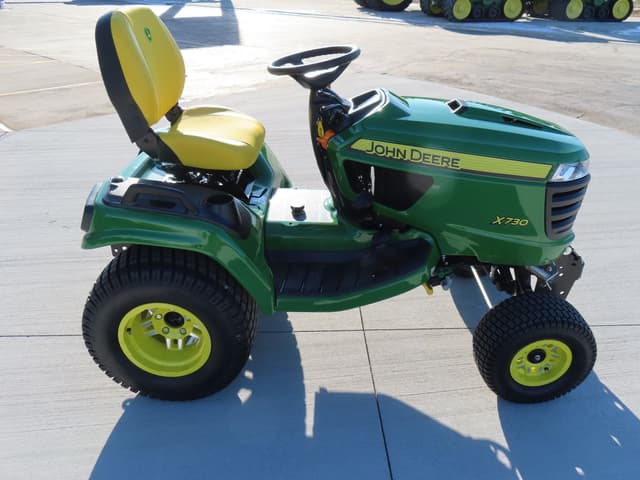 Image of John Deere X730 equipment image 3