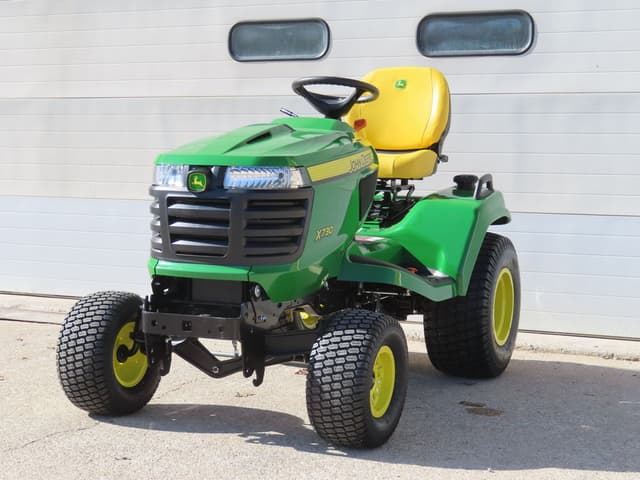 Image of John Deere X730 equipment image 1