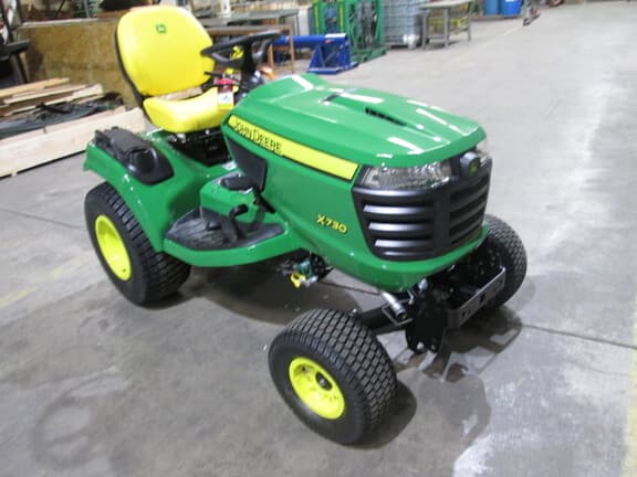 Image of John Deere X730 equipment image 1